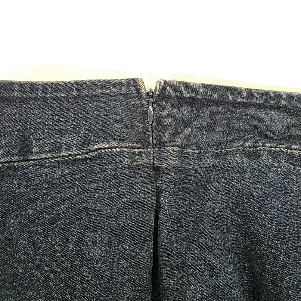 Tommy Hilfiger details 98%
